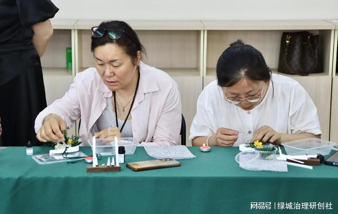 行”——关爱巾帼司机母亲节暖心活动开元棋牌app“香伴车程 母爱同(图2)